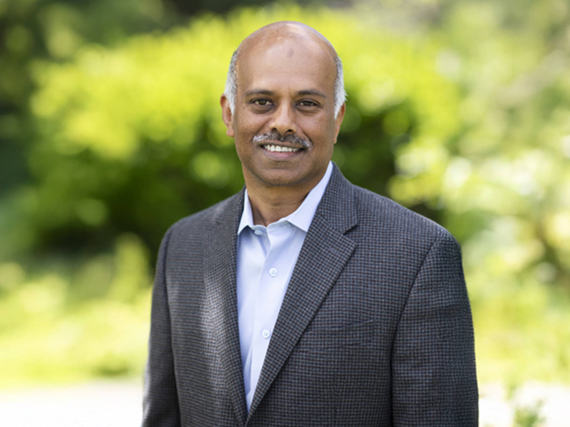 Stony Brook university College of BUsiness Guest Convocation Speaker Anant Yardi of Yardi Systems Headshot
