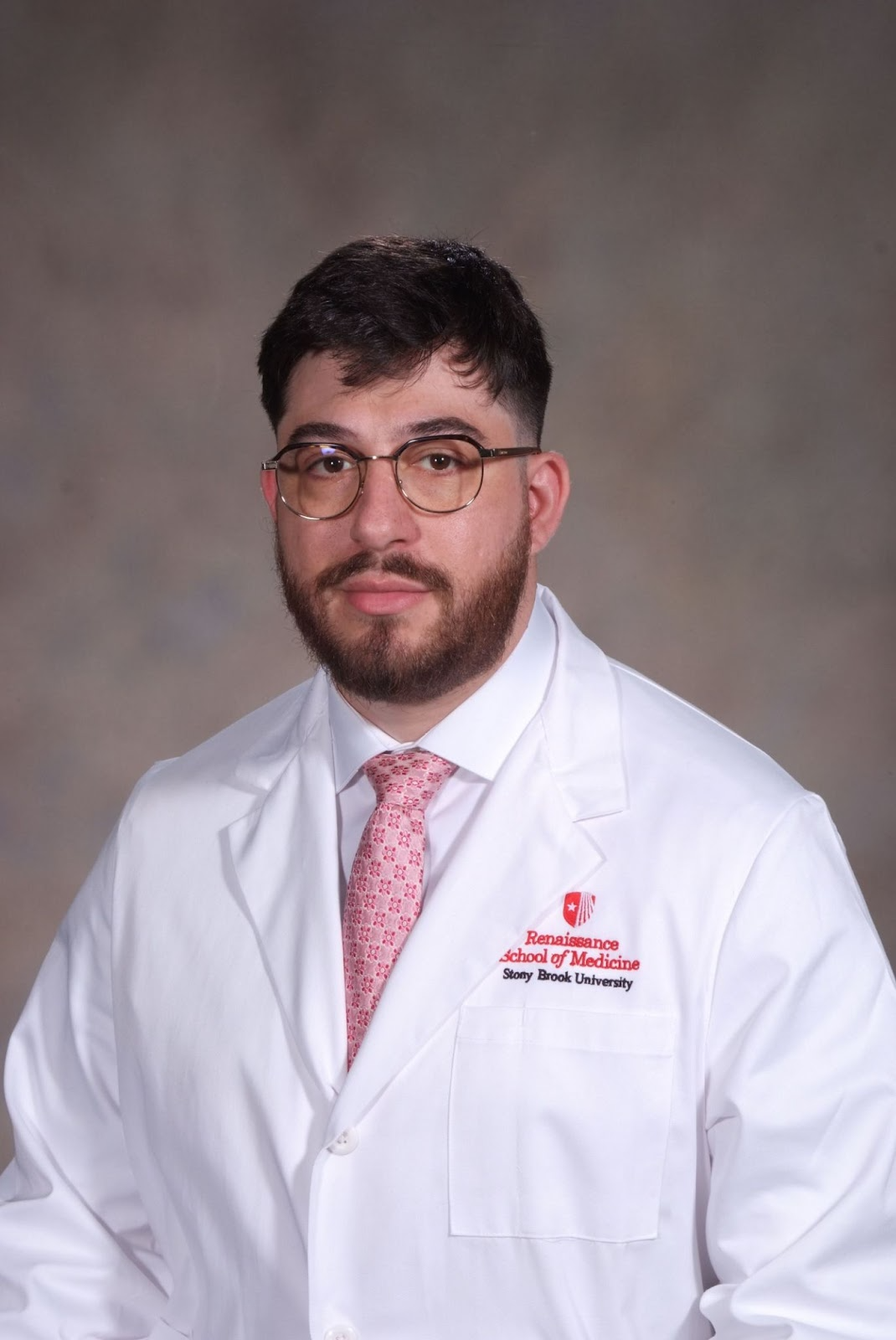 Headshot of Zachary Avrutis